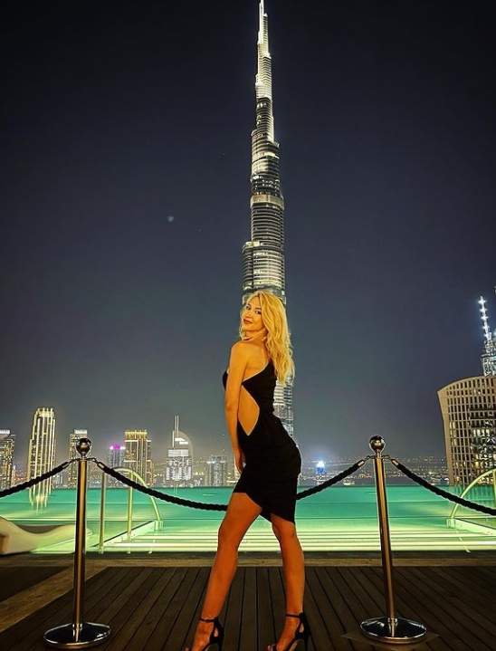 andreea balan in dubai la burj khalifa