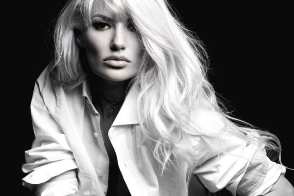 Patru bărbați au fost reținuți în cazul jafului din casa Emiliei Mușală. Vedeta încă speră să își recupereze paguba de 60.000 de euro