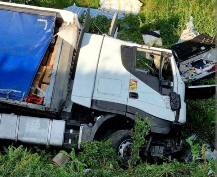 Șoferul unui TIR din România a lovit un microbuz pe o autostradă din Ungaria. Sunt 3 morți și 13 răniți / FOTO