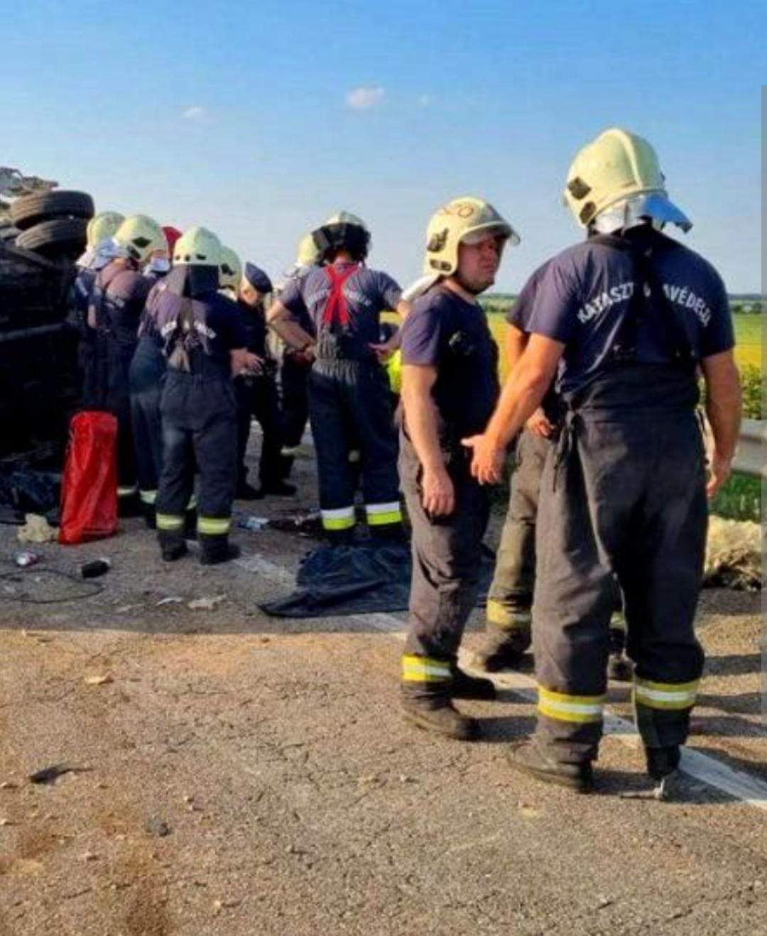 Șoferul unui TIR din România a lovit un microbuz pe o autostradă din Ungaria. Sunt 3 morți și 13 răniți / FOTO