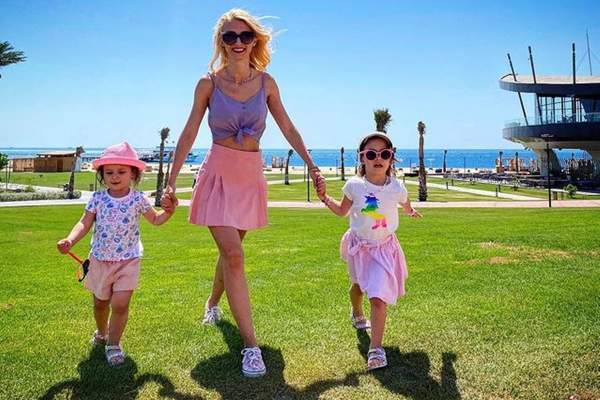 Andreea Bălan a plecat în vacanță cu fetițele sale. Ce destinație a ales cântăreața de această dată: ”Ador să petrecem timp împreună”