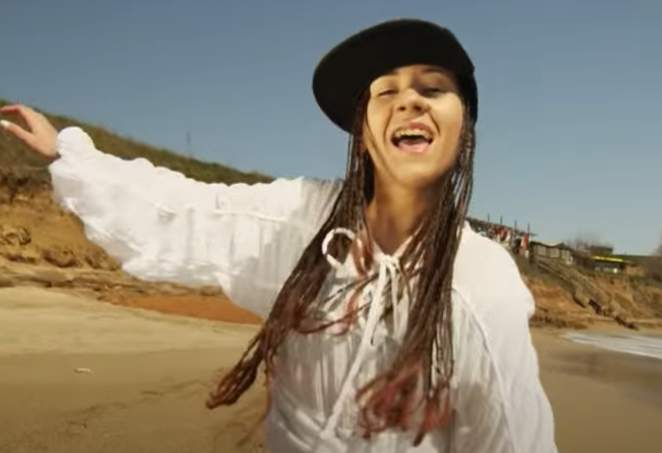 nicole cherry in primul videoclip, memories