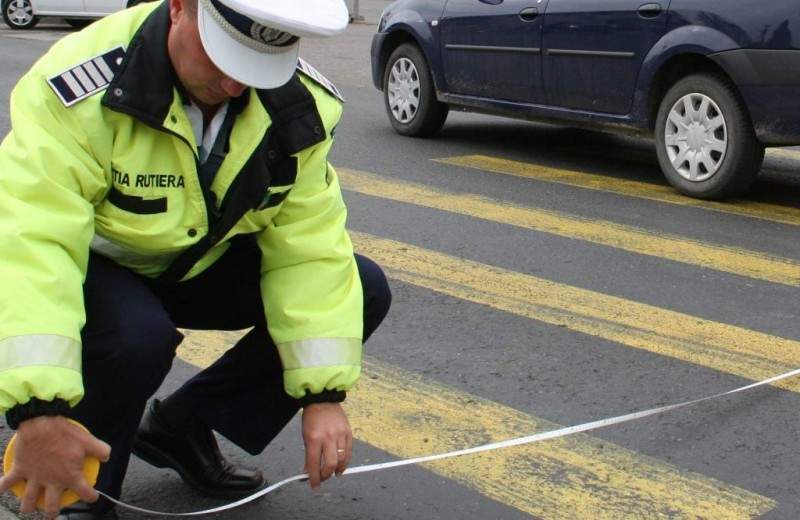 Un bărbat în vârstă de 84 de ani a murit pe loc ,după ce a fost lovit din plin de un autoturism, deși traversa regulamentar