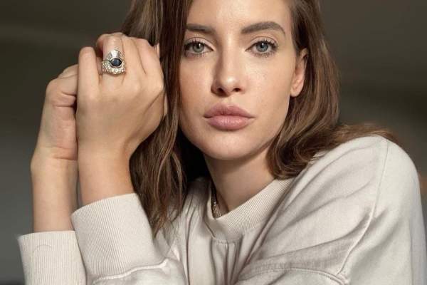 Iulia Albu, prima imagine alături de sora ei. Fanii au rămas uimiți. Cum arată Karin / FOTO