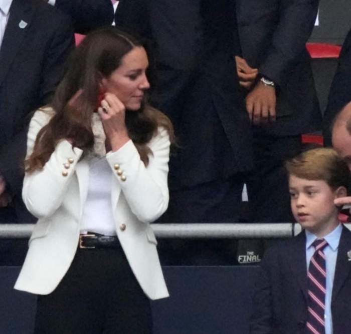 Kate Middleton a atras toate privirile cu cerceii purtați la EURO 2020. Cât au costat accesoriile purtate de Ducesă