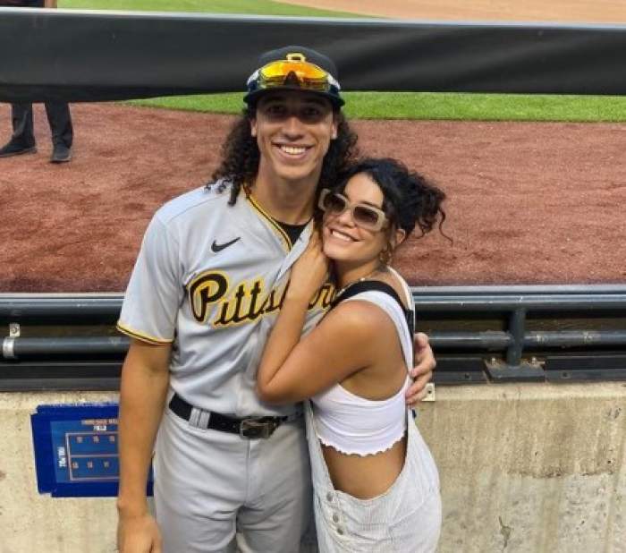 Vanessa Hudgens, mai îndrăgostită ca niciodată. Ce declarații de dragoste i-a făcut actrița iubitului Cole Tucker