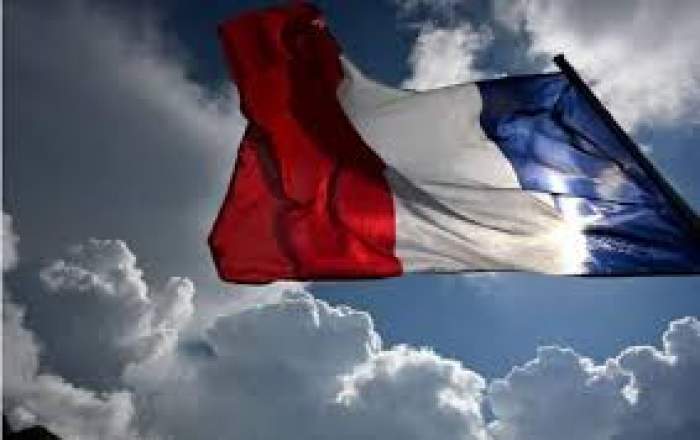 Steagul Franei în bătaia soarelui
