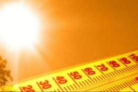 O fotografie cu un soare însorit și un termometru
