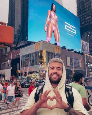 Ștefania a devenit celebră și la New York! Iubita lui Speak a apărut pe marile ecrane din oraș: „Promit că pot și mai mult” / FOTO