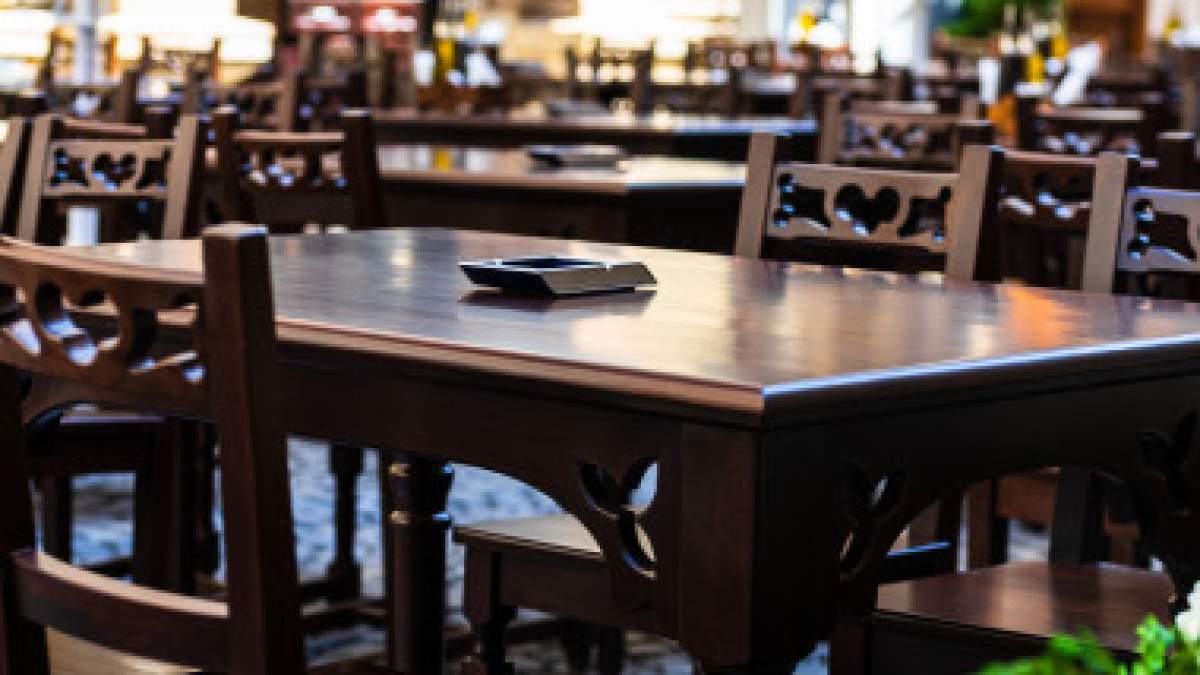 Românii ar putea intra în restaurante doar pe baza certificatelor Covid-19 Accesul în restaurante ar putea fi doar pe baza certificatului verde. Anunțul făcut de Dan Barna