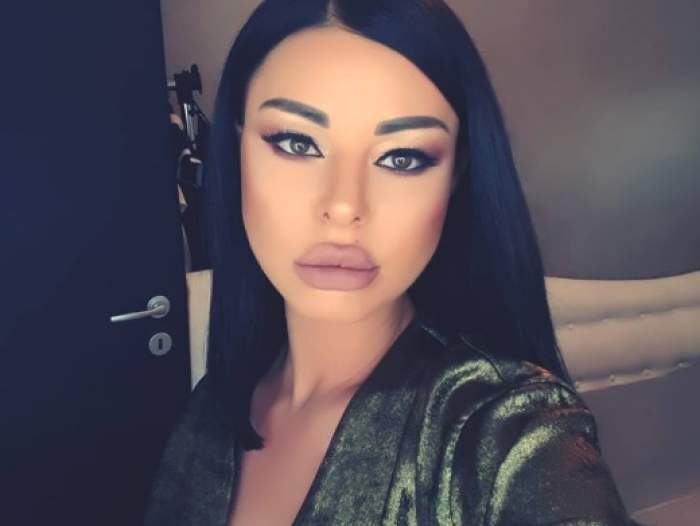 Ana Mocanu, brunetă, machiată, și-a făcut selfie acasă