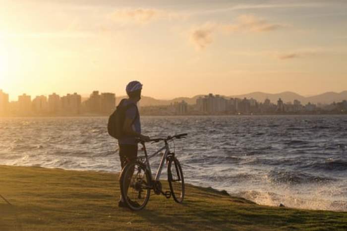 Biciclist, reținut după ce a pipăit mai multe femei în București. Trei tinere au cerut ajutorul autorităților