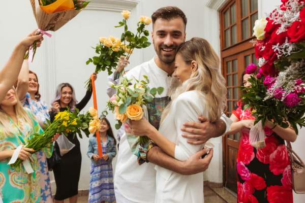 Ce i s-a întâmplat soției lui Liviu Teodorescu când a probat rochia de mireasă. Iulia a fost transportată de urgență la spital: ”A tăiat-o”