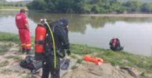 Un bărbat din Hunedoara a murit înecat în timp ce încerca să-și salveze copilul. Minorul nu a fost nici acum găsit