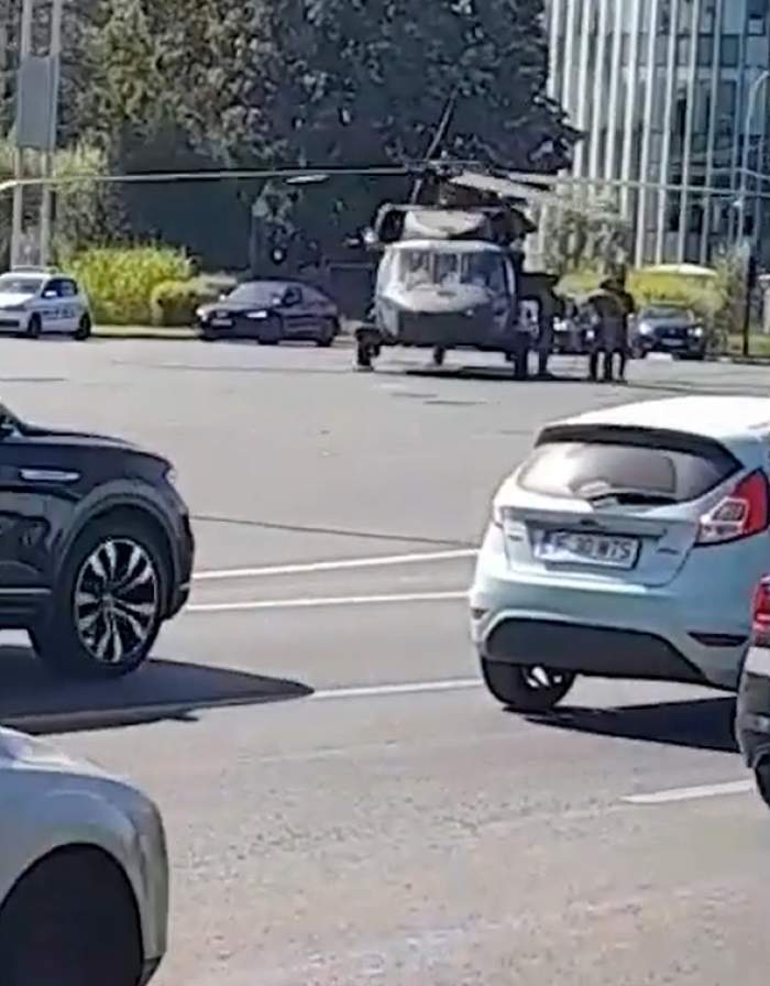 Elicopter, surprins în traficul bucureștean