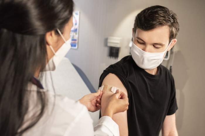 Ungaria începe imunizarea cu cea de-a treia doză. Care sunt persoanele obligate să se vaccineze