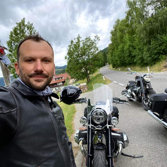 Cine este Cristian Predoi, motociclistul mort într-un accident la Șaru Dornei, în Suceava. Bărbatul pierduse controlul într-o curbă / FOTO