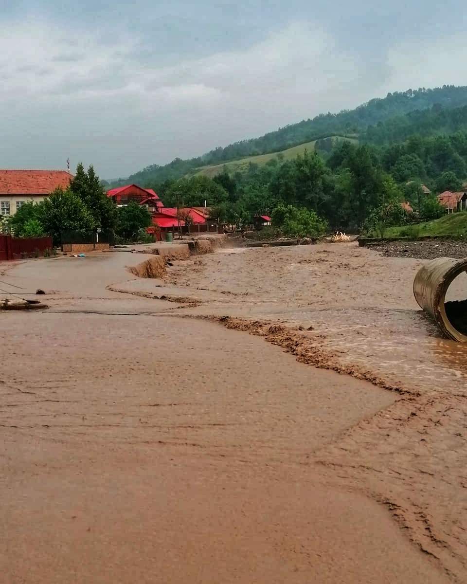 Un nou cod roșu de inundații. Ce județe sunt vizate de atenționarea hidrologilor