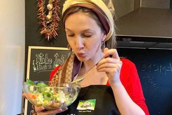 Adela Popescu, pusă la dietă de bunica lui Radu Vâlcan. Ce i-a pregătit femeia pentru a reveni la forma ideală: ”Mănânc pe ascuns” / FOTO