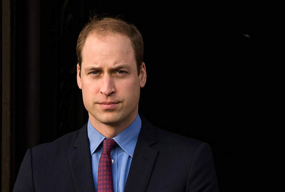Ce nume folosea prințul William în facultate pentru a nu fi recunoscut ca fiind membru al familiei regale britanice. Acesta își dorea să fie tratat ca un student obișnuit