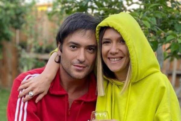 Cum își împart Adela Popescu și Radu Vâlcan sarcinile de când sunt părinții a trei băieți. Prezentatorul, un tată foarte implicat / FOTO