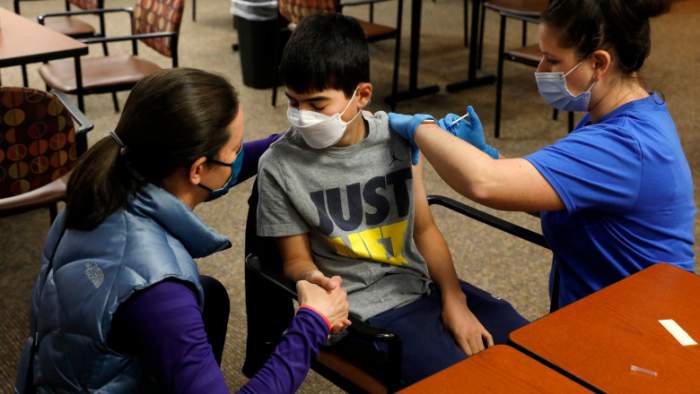 Copiii ar putea fi vaccinați în școli. Vestea dată de Sorin Ion: ”Nu excludem o acțiune de imunizare a elevilor...”