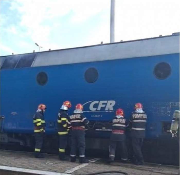 Alertă în gara de Sud din Târgoviște! O locomotivă a luat foc, la un tren de călători / FOTO