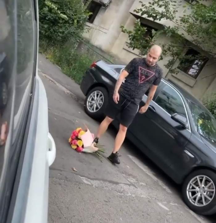Simona Trașcă s-a blocat în mașină de frica agresorului său. Bărbatul voia să facă pace, întâmpinând-o cu un buchet de flori / VIDEO