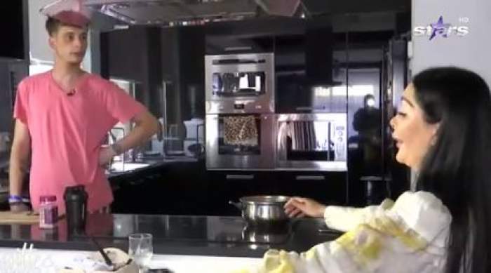 Brigitte gesticulează în fața lui Robi, în bucătărie