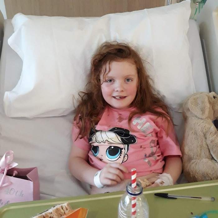 O fetiță de doar opt ani a murit la câteva luni după ce s-a plâns de dureri în gât. "A luptat până la final"
