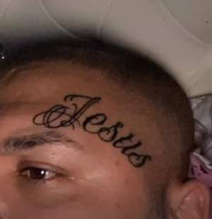 Dani Mocanu și-a tatuat ”Iisus” pe frunte. Manelistul, dovada supremă de iubire pentru Dumnezeu, după ce se pocăise / FOTO