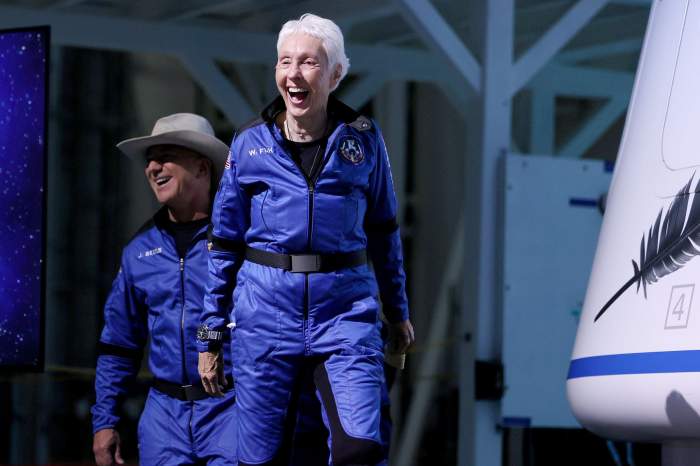 Cine este Wally Funk, femeia de 82 de ani care a fost în spațiu alături de Jeff Bezos la bordul New Shepard