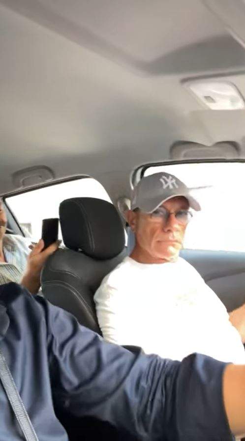 Jean-Claude Van Damme, dans pe manele în timpul vizitei din România. Cum a fost filmat faimosul star de la Hollywood / VIDEO