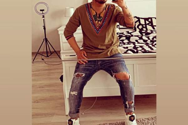 Elis Armeanca este în doliu. Celebrul manelist a pierdut-o pe cea care i-a dat viață: „Mama mea frumoasă” / FOTO