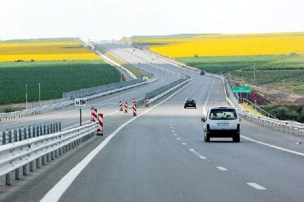 Accident cu 3 autoturisme pe Autostrada A2. În urma impactului au rezultat două victime