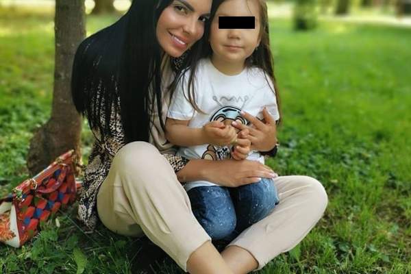 Andreea Tonciu, pregătită să devină mamă pentru a doua oară. Ce părere are fiica ei, Rebeca, despre acest lucru: ”Mai vrei o surioară?”