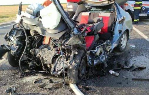Mașina lovită din accidentul de la Olt