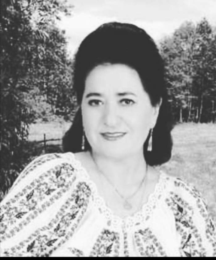 Lidia Bejenaru Botgros, în costum popular