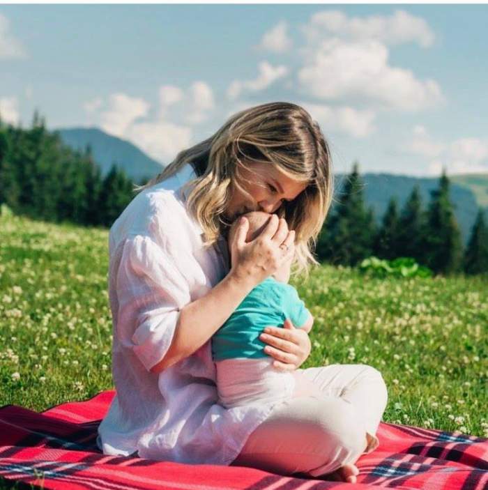 Prima imagine cu chipul fetiței Ginei Pistol și a lui Smiley! Chiar prezentatoarea de la Chefi la cuțite a postat imaginea / FOTO