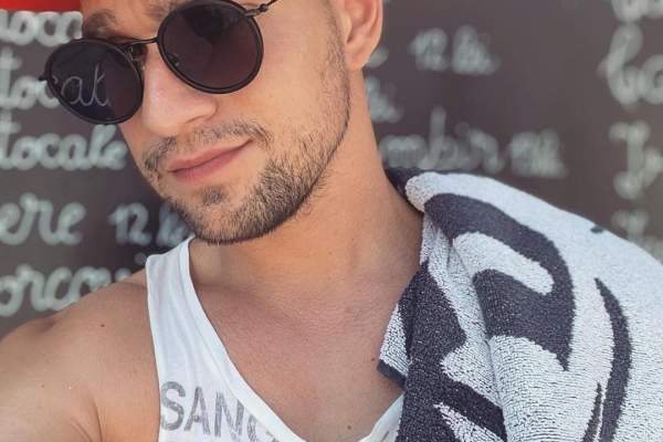 Cu cine a plecat la Vlad Gherman în vacanță, în Grecia. "S-a ales, nu cu una, ci cu două fete frumoase" / FOTO