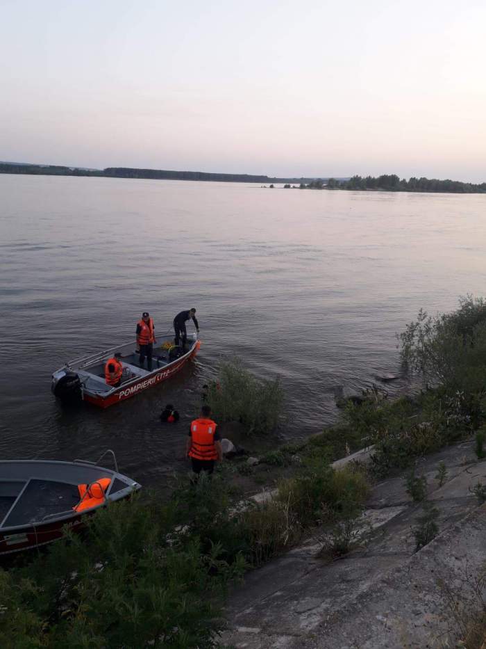 Tânărul de 21 de ani dispărut pe Dunăre după accidentul naval de ieri a fost găsit mort: ”Nu știa să înoate, ceilalți se țineau de barcă”