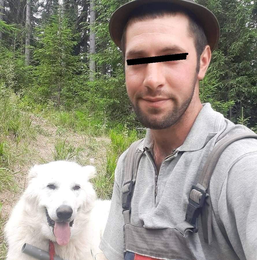Mihai Cadar, selfie alături de un câine alb