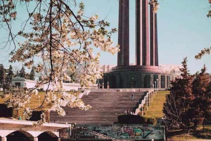 Imagine cu un parc din București