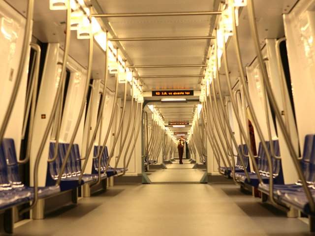 Nou sistem de taxare la metrou! Călătorii care au abonamente vor beneficia de carduri contactless