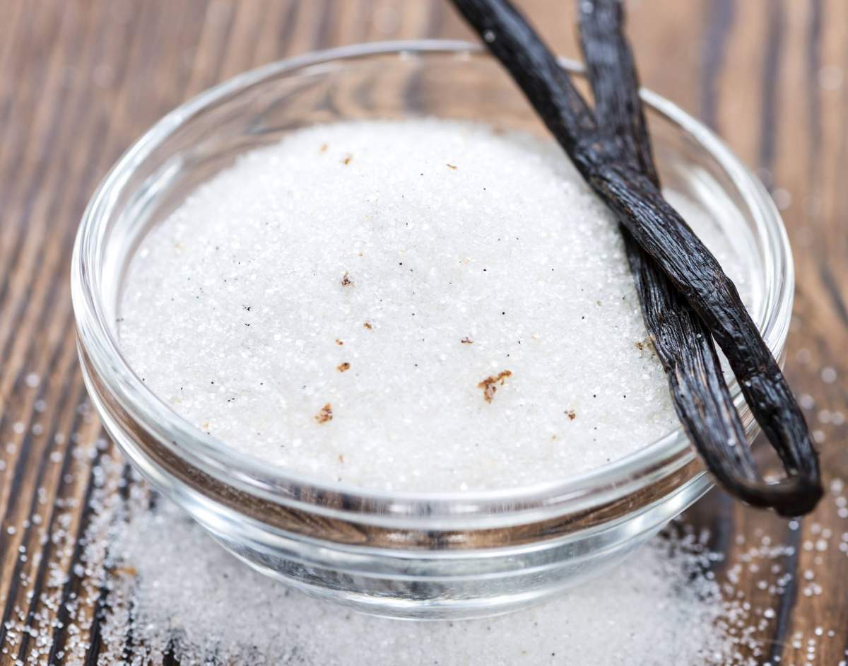 Zahăr vanilat sau vanilinat? Care este diferența între vanilie si vanilină