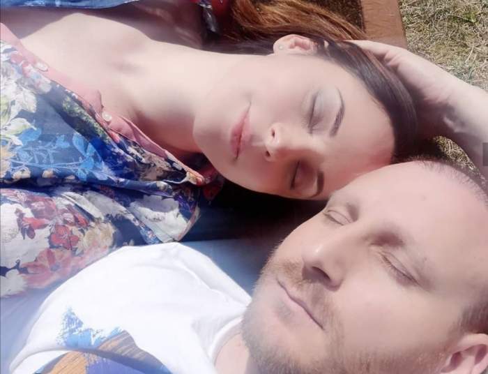 Andreea Marin, ipostază romantică alături de iubitul cu 11 ani mai tânăr. Ce declarație i-a făcut vedeta lui Adrian Brîncoveanu: „Cu iubire” / FOTO