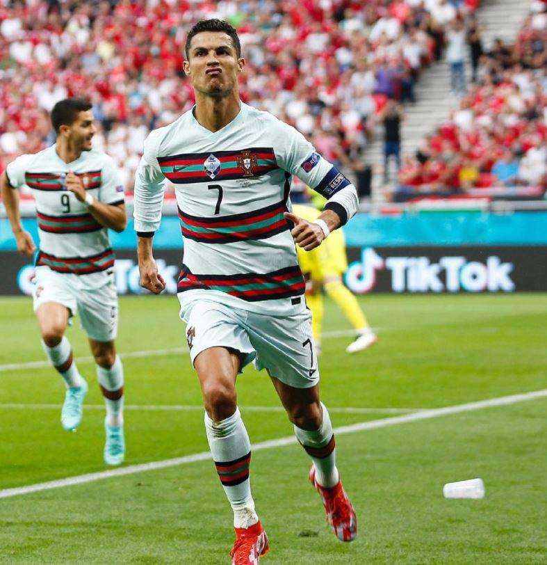 Câți bani primește Cristiano Ronaldo pentru o singură postare pe Instagram. Suma este una exorbitantă
