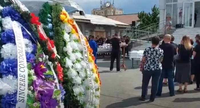 Iulian Atanasiu, tânărul mort în explozia de la Petromidia, a fost astăzi înmormântat. Zeci de oameni l-au condus pe ultimul drum