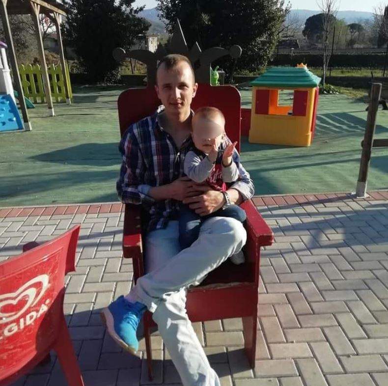Român mort în Italia de mână cu fiul de trei ani. Șoferul care i-a accidentat a încercat să îi salveze. De ce sunt vecinii revoltați