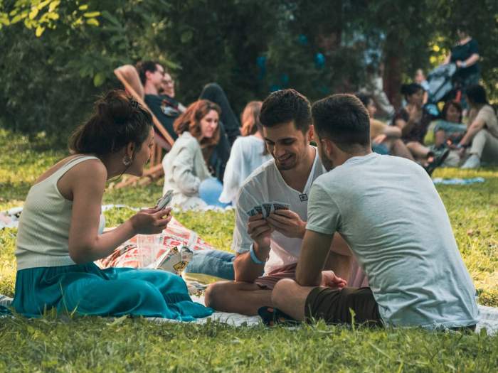 Vești bune pentru studenți! Universitatea din București își reia cursurile în format fizic din toamnă